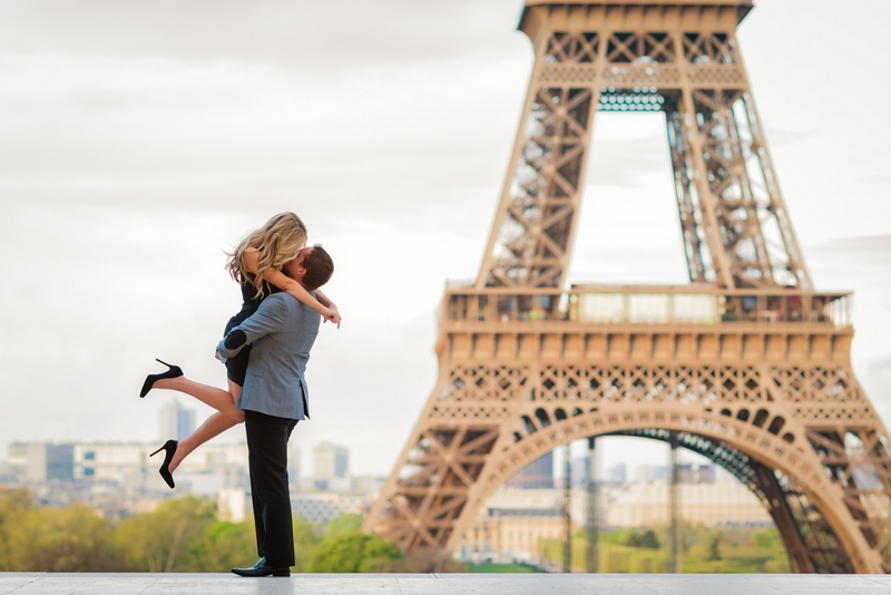 Paris photographer Paris couples photo session