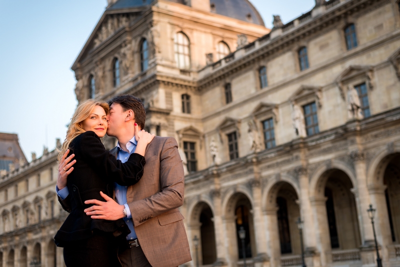 Paris photographer love story at Louvre Museum