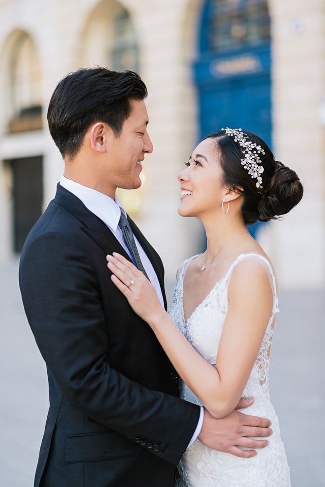 Bride and groom elegant portrait in Paris captured by Fran Boloni - The Paris Photographer Bride and groom elegant portrait in Paris captured by Fran Boloni - The Paris Photographer