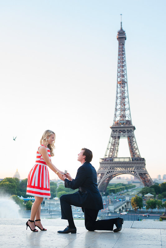 Morning surprise proposal in Paris