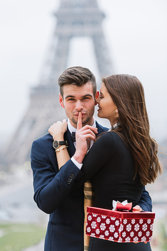 surprise-at-the-eiffel-tower