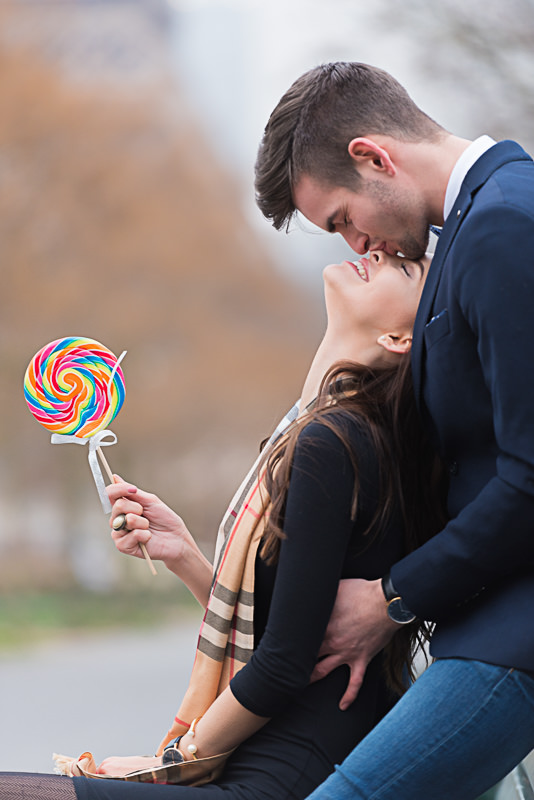 young-couple-kiss-on-the-nose-and-lollipop