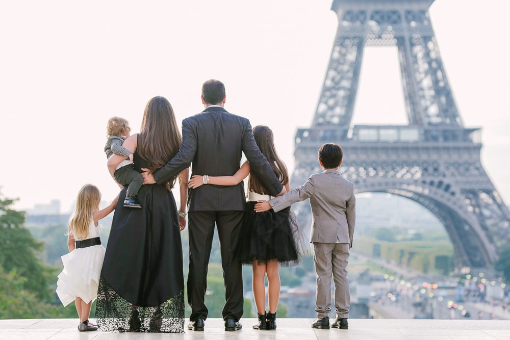 Семья французов. Семья в Париже. Семейная фотосессия в Париже. Французская семья. Семья Париж дети.