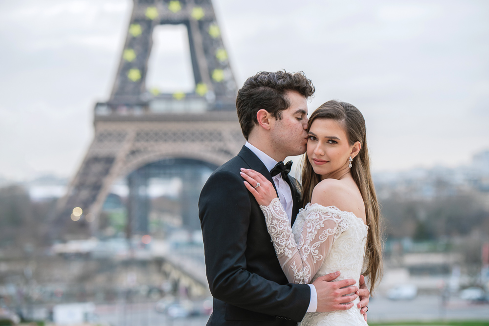 Wedding photo shoot by the Eiffel Tower captured by Pierre